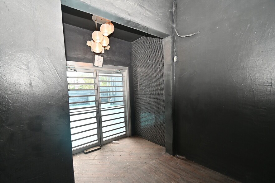 More Photos Of 47 W Amelia St, Orlando Bar For Sale