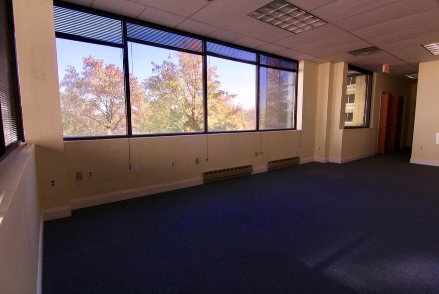 More Photos Of 3751 Island Ave, Philadelphia Office Residential For Lease