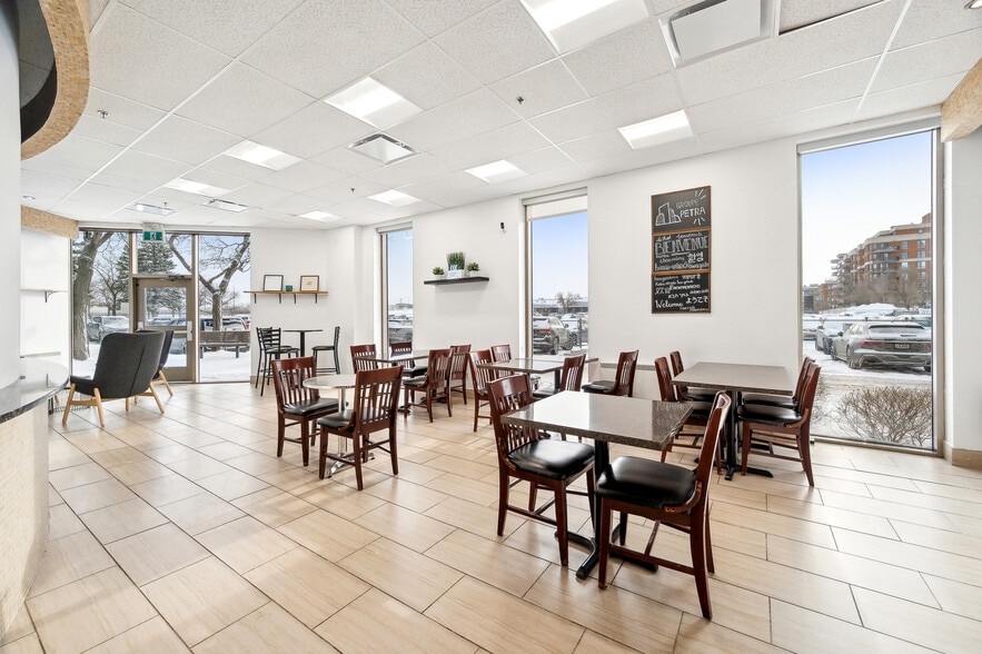More Photos Of 7980-8020 Boul Langelier, Saint-leonard Office For Lease