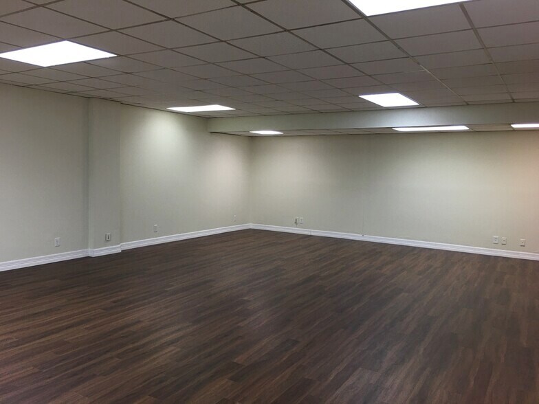 More Photos Of 3033 Bayshore Blvd, Pasadena Medical For Sale