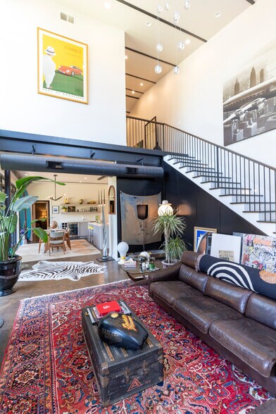 More Photos Of 4770 Iberia Ave, Dallas Showroom For Sale