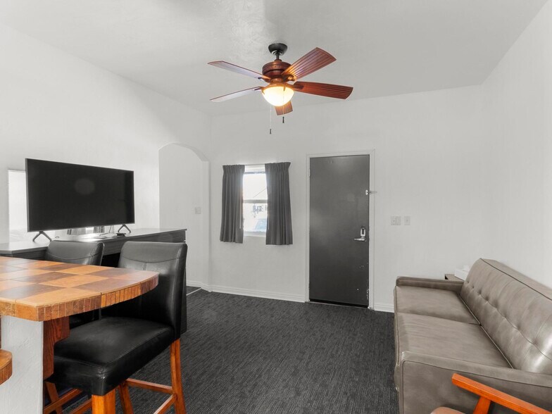 More Photos Of 475 W Main St, Escalante Hotel For Sale