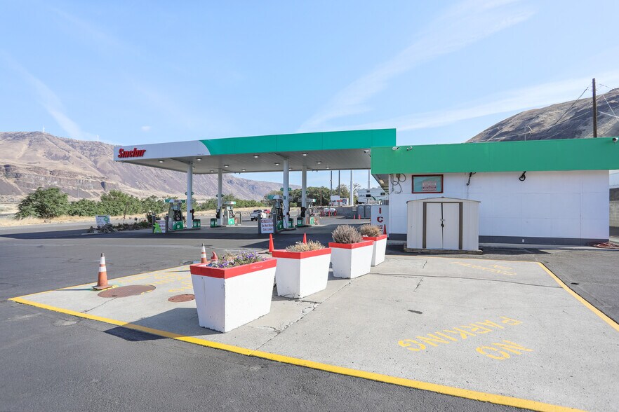 More Photos Of 606 E 1st, Rufus Convenience Store For Sale