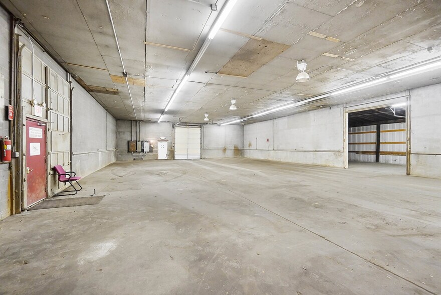 More Photos Of 6220 Knollwood Rd, Springfield Warehouse For Sale