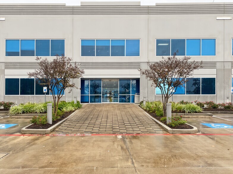 More Photos Of 24624 Interstate 45, Spring Coworking Space