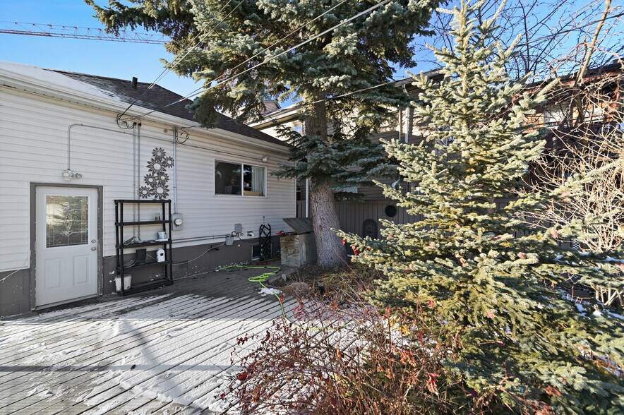 More Photos Of 132 17 Avenue NW, Calgary Office For Sale