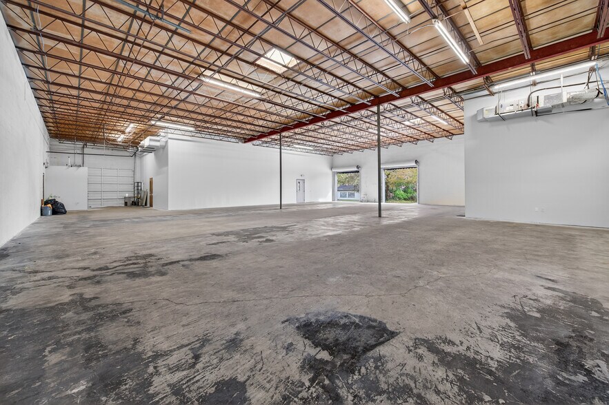 More Photos Of 1740 Segrave St, Daytona Beach Warehouse For Lease