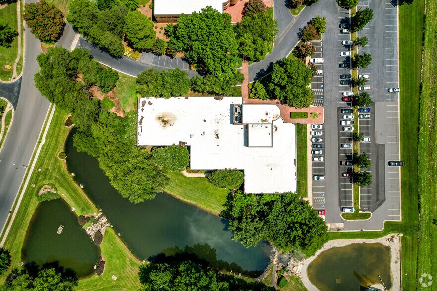 More Photos Of 8757 Red Oak Blvd, Charlotte Office For Lease