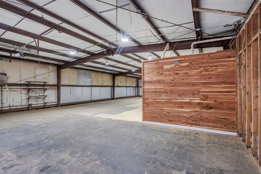 More Photos Of 1409 Buffalo Rd, Lawrenceburg Warehouse For Lease