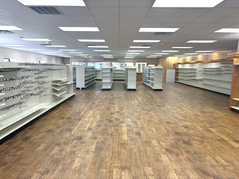 More Photos Of 601 Minnesota Ave, Walker General Retail For Lease