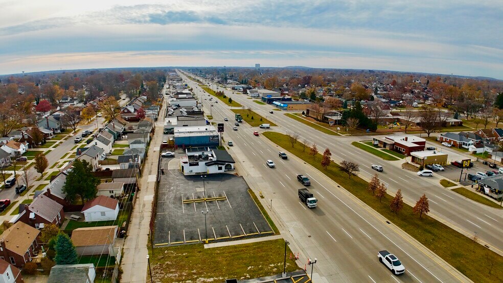 More Photos Of 1297 Fort St, Wyandotte Restaurant For Sale