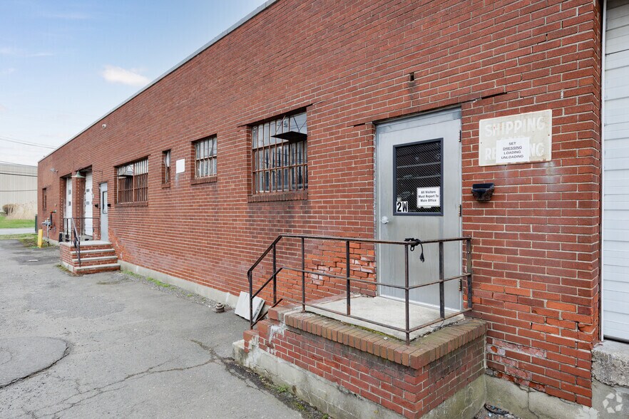 More Photos Of 2 W Commercial Ave, Moonachie Industrial For Lease