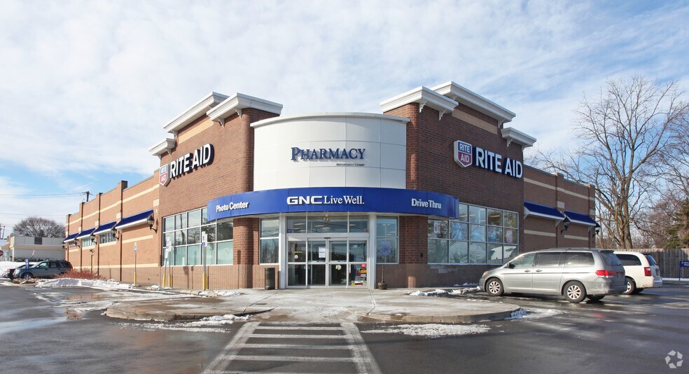 More Photos Of 420 Hamilton St, Geneva Drugstore For Lease