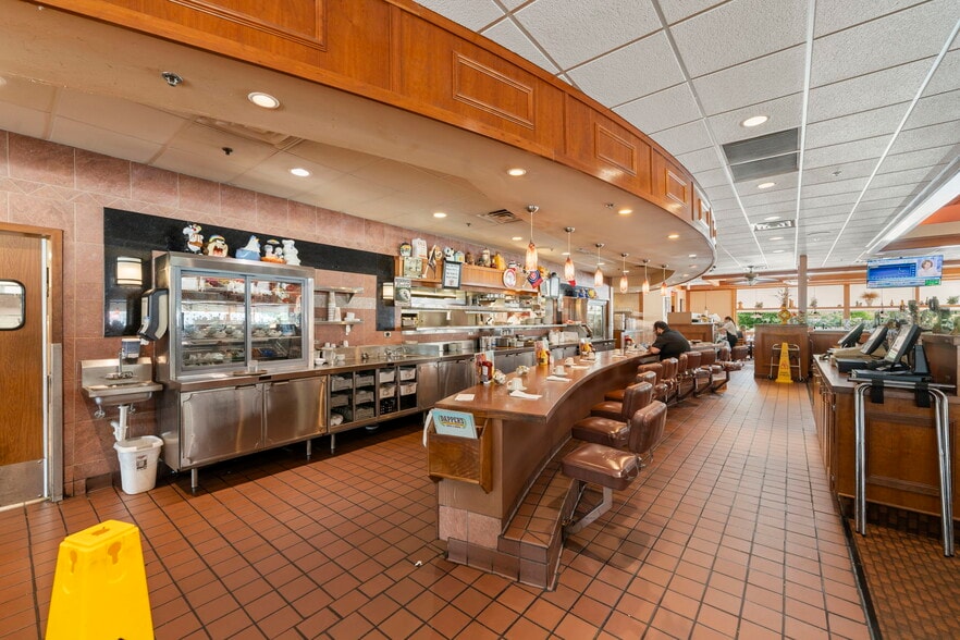 More Photos Of 980 W Lake St, Addison Restaurant For Sale