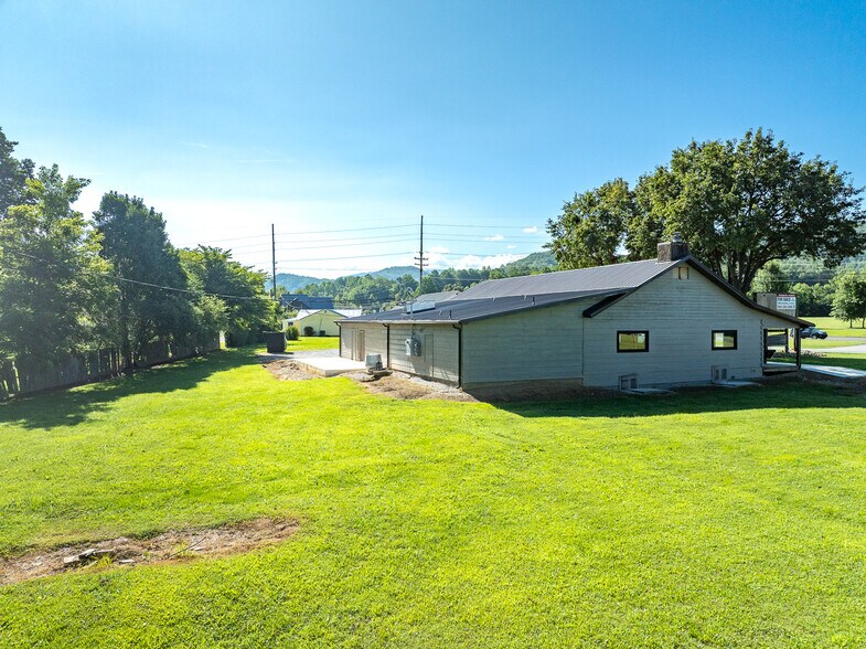 More Photos Of 8123 E Lamar Alexander Pky, Townsend Restaurant For Sale