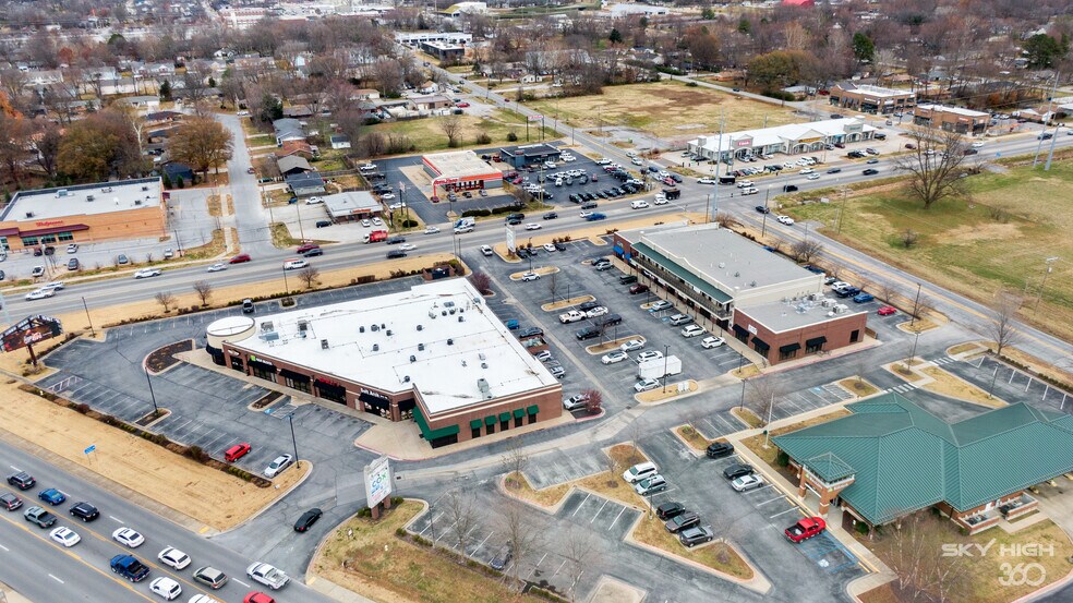 More Photos Of 201 SW 14th St, Bentonville Unknown For Lease