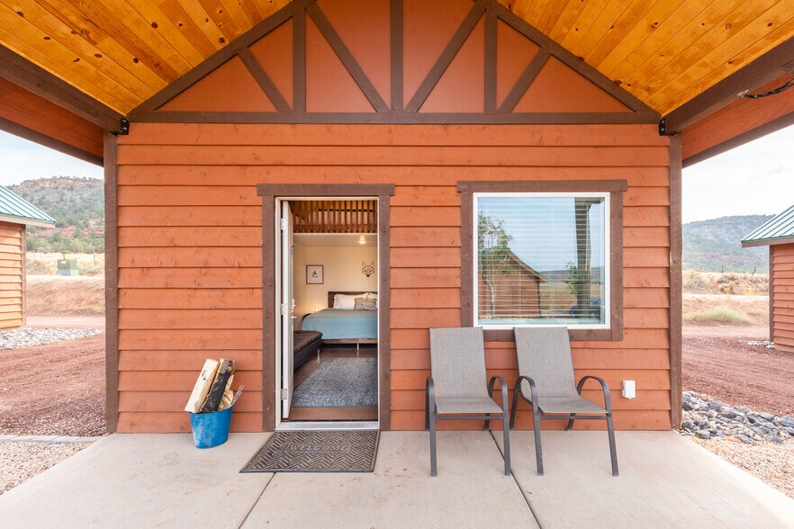 More Photos Of 1752 W Plains Dr, Apple Valley Hotel For Sale