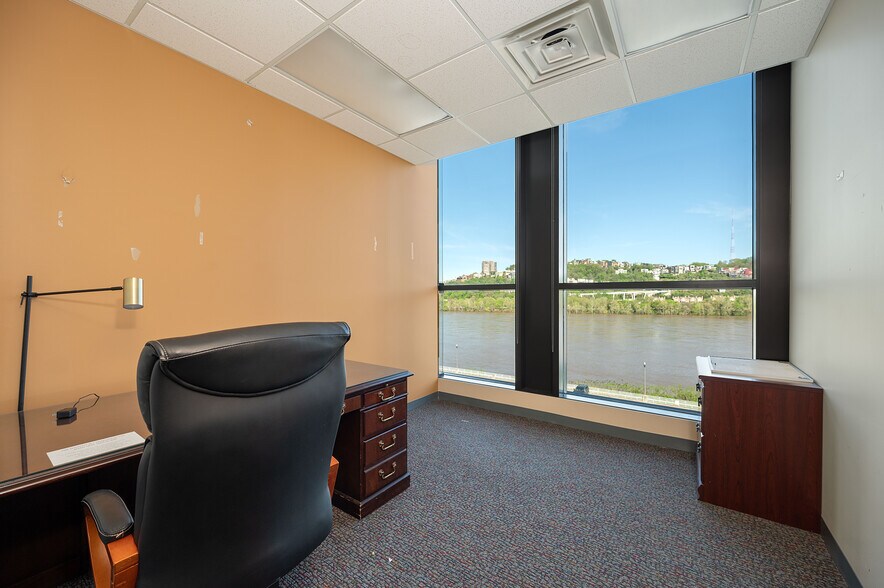 More Photos Of 119 Fairfield Ave, Bellevue Office For Lease