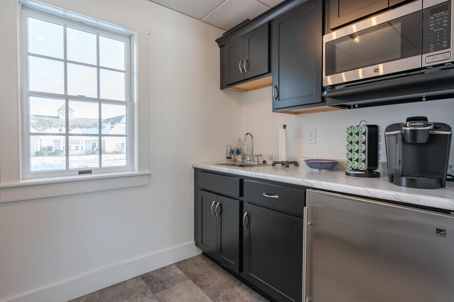 More Photos Of 2 Ash St, Hollis Office For Sale