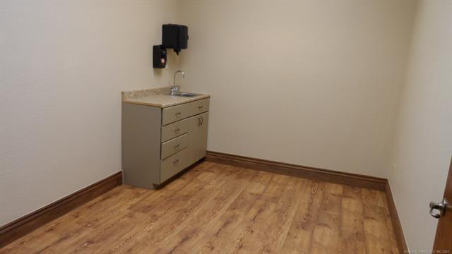 More Photos Of 1650 S Main St, Mcalester Freestanding For Sale