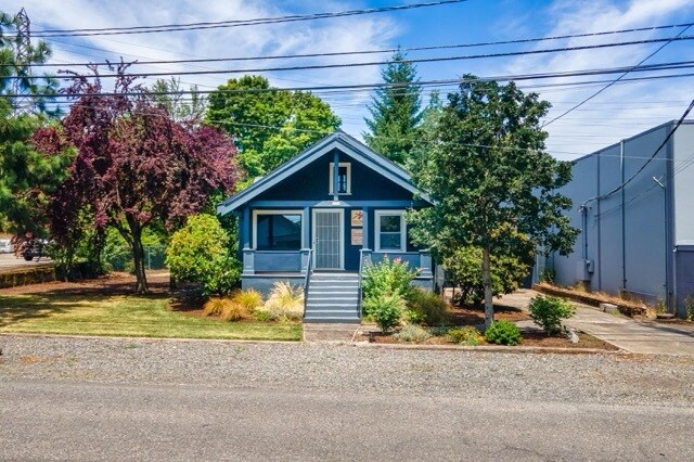 More Photos Of 2105 SE Ochoco St, Portland Office For Sale