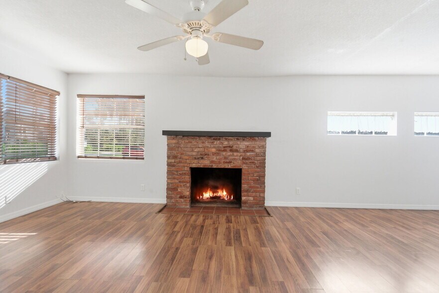 More Photos Of 1030 Camphor Ln, Deland General Retail For Sale