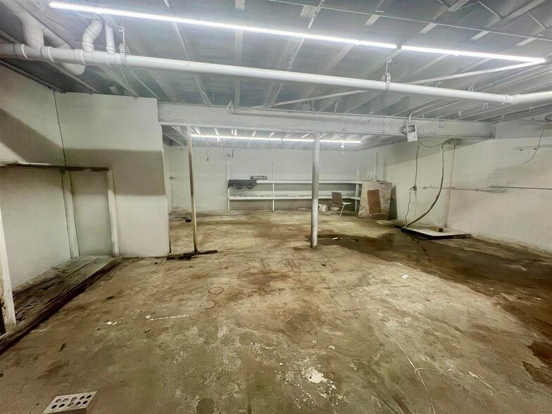 More Photos Of 3000 Winchester Ave, Ashland Storefront For Sale