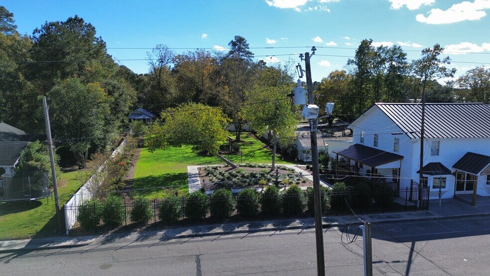 More Photos Of 102 Live Oak St, Tabor City Restaurant For Sale