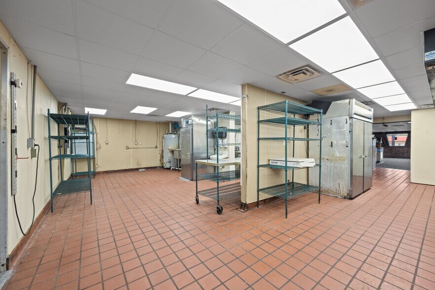 More Photos Of 1301 Gum Branch Rd, Jacksonville Restaurant For Sale