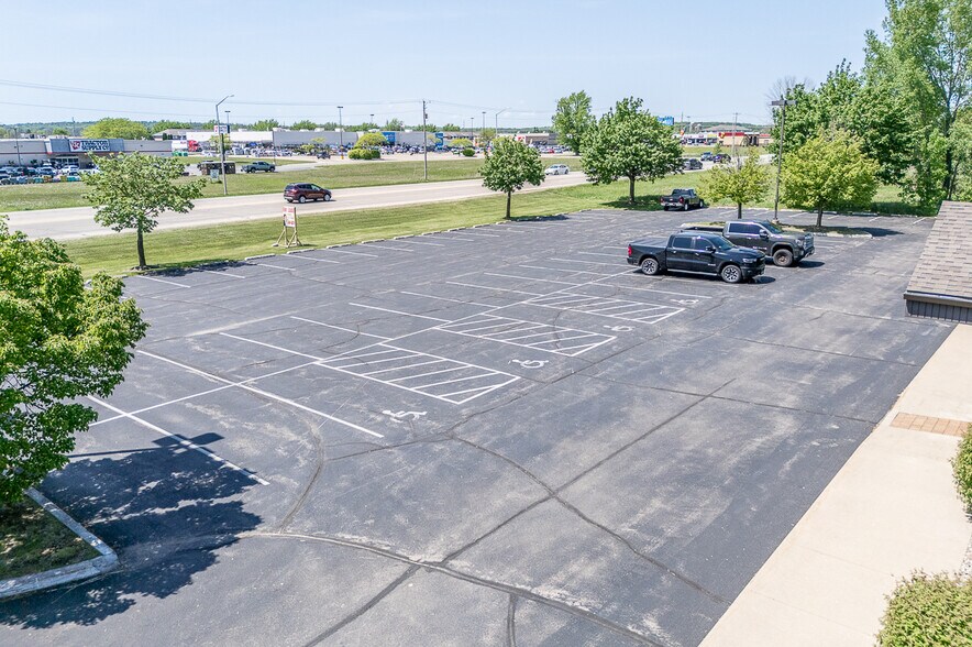 More Photos Of 1620 N Shawano St, New London Medical For Lease