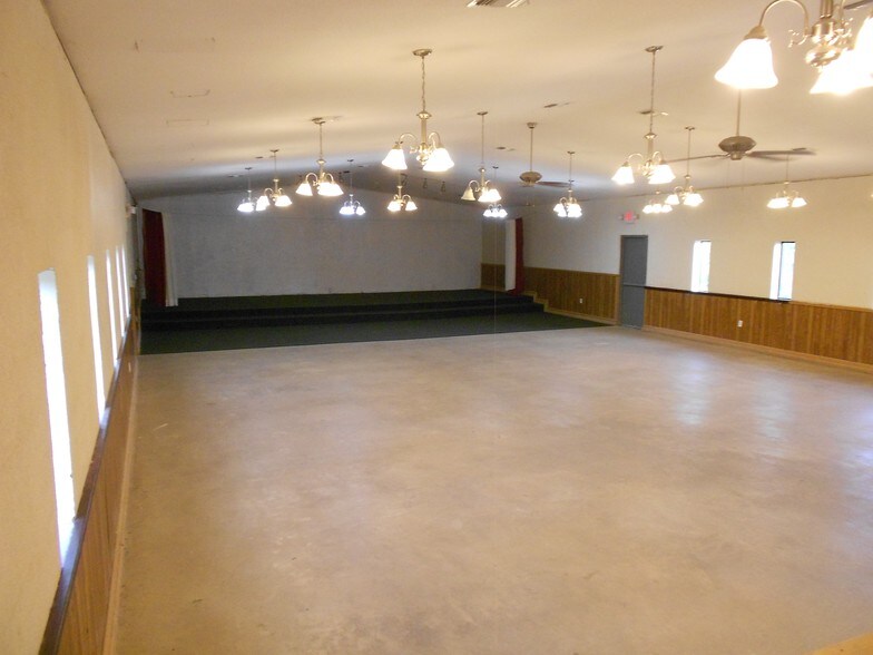 More Photos Of 1990 Cupples Rd, San Antonio Warehouse For Sale