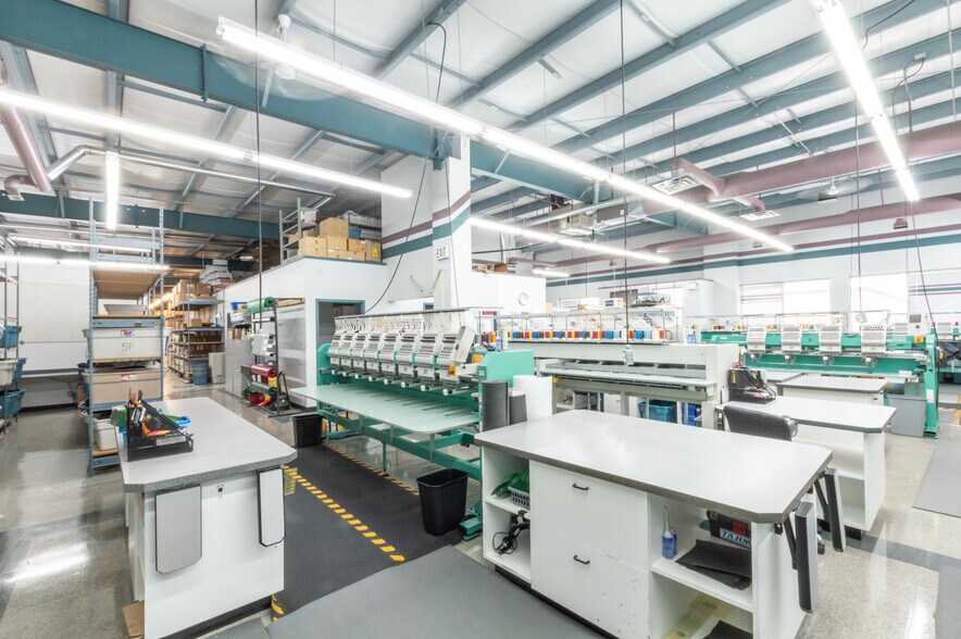 More Photos Of 4602 50 St, Stettler Light Manufacturing For Sale