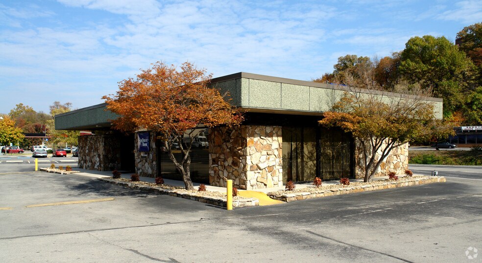 More Photos Of 2001-2217 N Broadway St, Knoxville Unknown For Lease