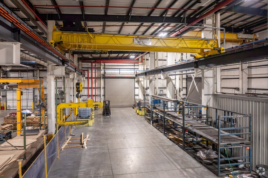 More Photos Of 12001 Farmington Rd, Livonia Warehouse For Lease