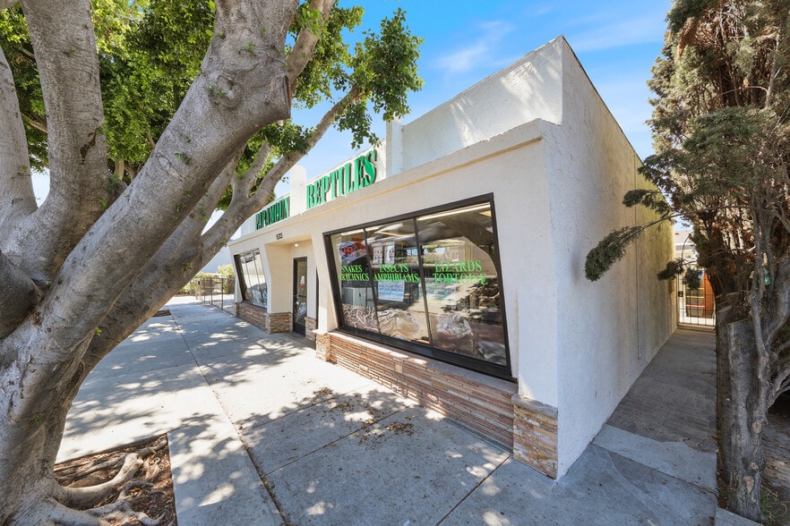 More Photos Of 15323 Paramount Blvd, Paramount General Retail For Sale