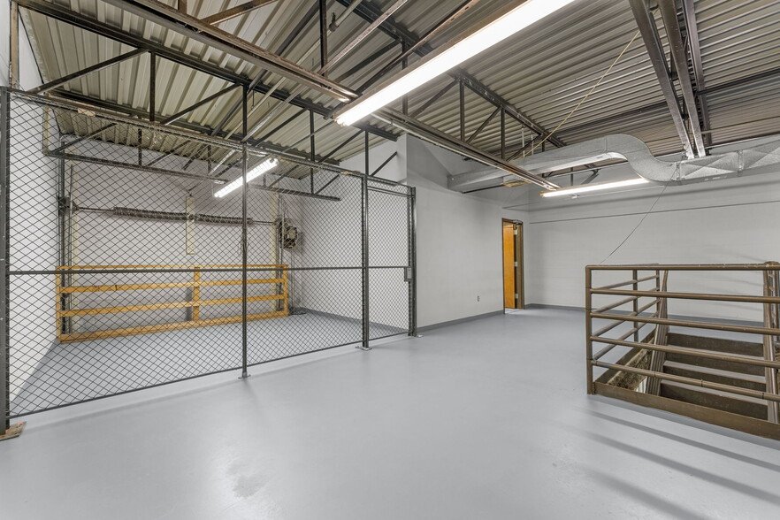 More Photos Of 34 Sullivan Rd, North Billerica Warehouse For Sale