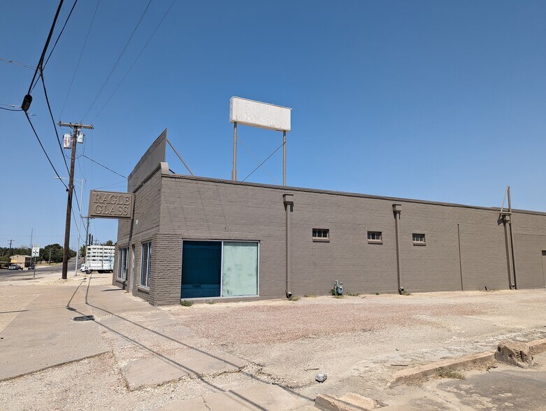 Primary Photo Of 1220 Mineral Wells Hwy, Weatherford Showroom For Sale