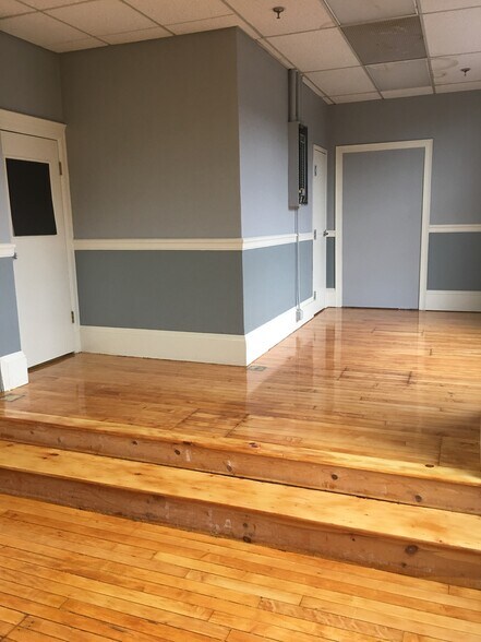 More Photos Of 1 Westinghouse Plz, Hyde Park Office For Lease