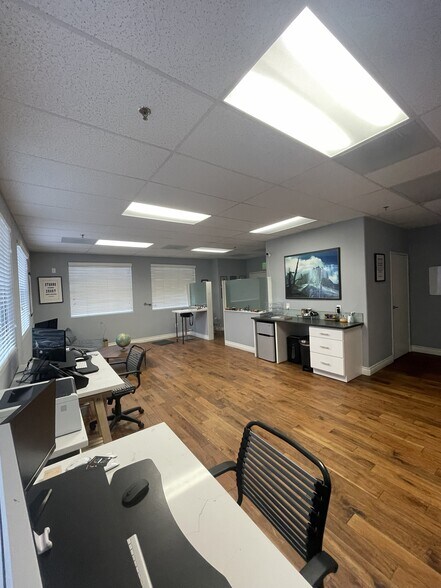 More Photos Of 175 E Wilbur Rd, Thousand Oaks Office For Sale
