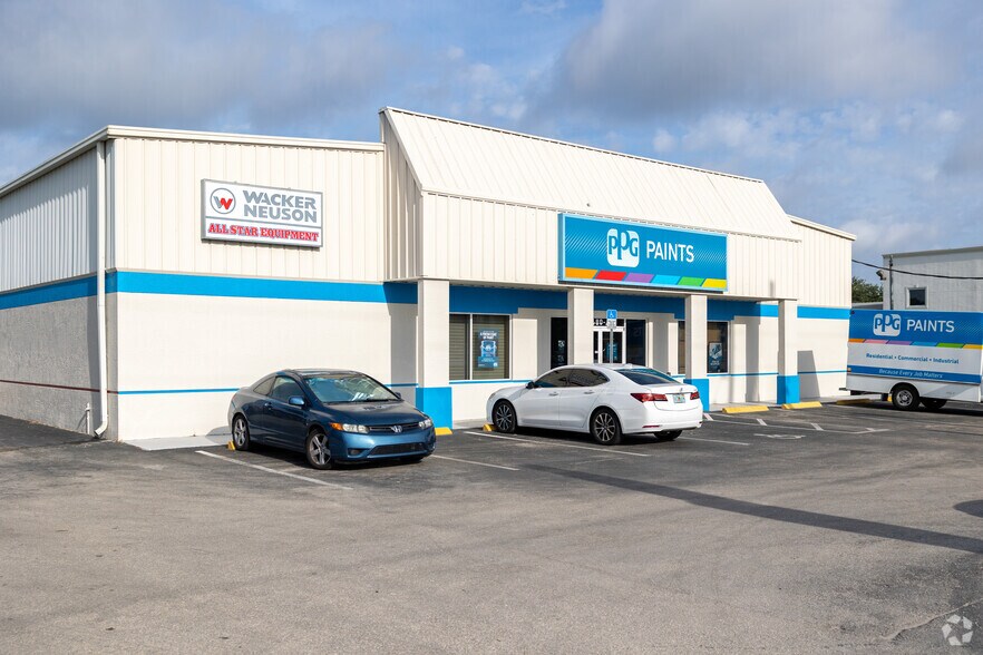Primary Photo Of 11680 Metro Pky, Fort Myers Warehouse For Lease