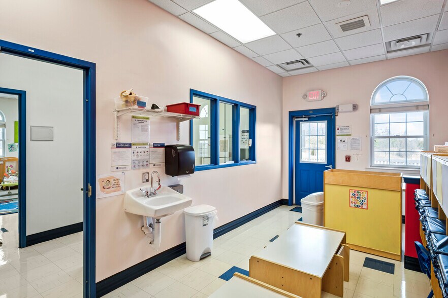 More Photos Of 42885 Orchard Oriole Dr, Ashburn Daycare Center For Lease