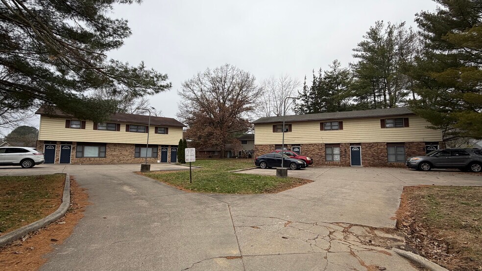 Primary Photo Of 390 N Beadle Dr, Carbondale Multifamily For Sale