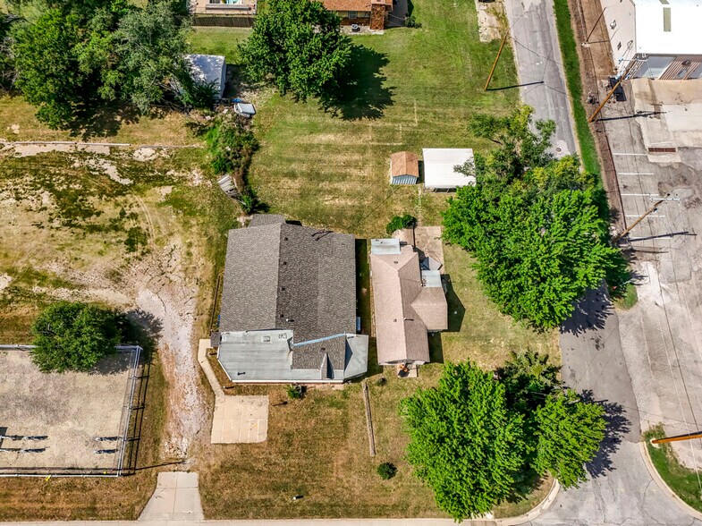 More Photos Of 1610 W 6th Ave, El Dorado General Retail For Sale