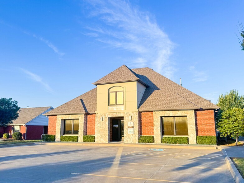 Primary Photo Of 920 Wall St, Norman Unknown For Lease