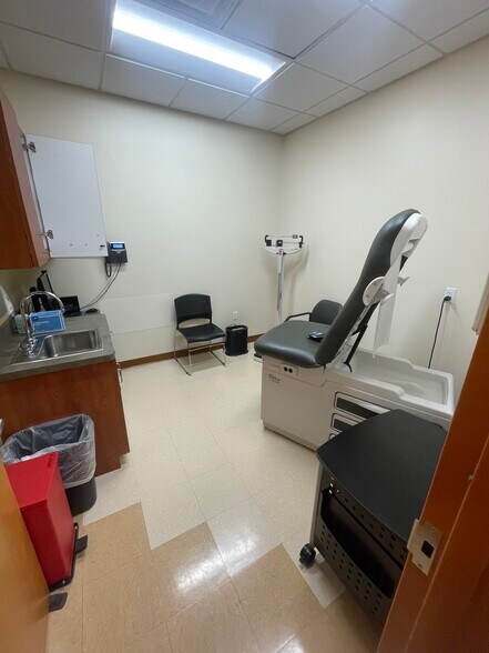 More Photos Of 2084-2090 E Main St, Cortlandt Manor Freestanding For Lease