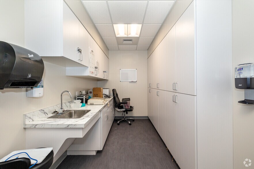 More Photos Of 108-114 S Main St, Hillsboro General Retail For Sale