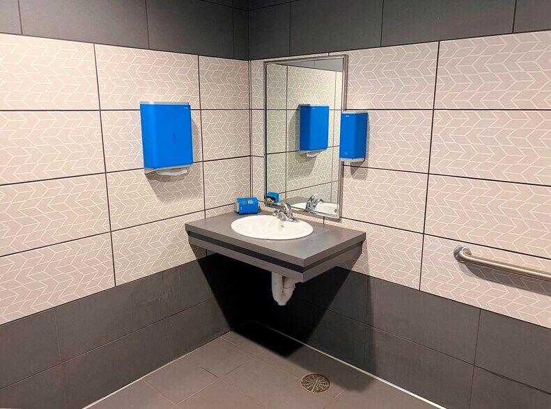 More Photos Of 615 Washington St, Brainerd Auto Repair For Lease