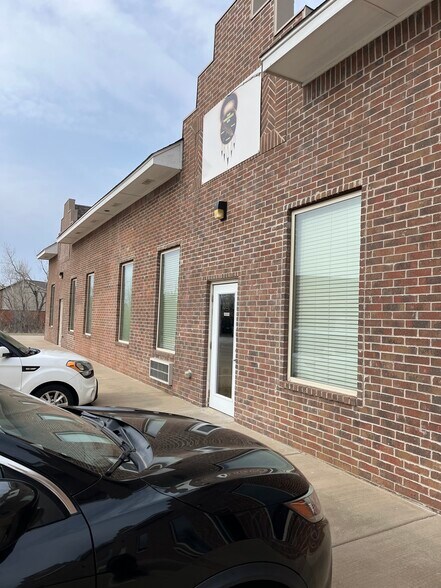 More Photos Of 1421 S Fretz Dr, Edmond Unknown For Lease