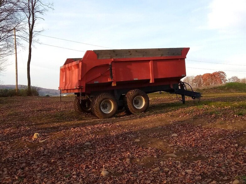 More Photos Of 224 Michael Ln, New Berlin Racetrack For Sale