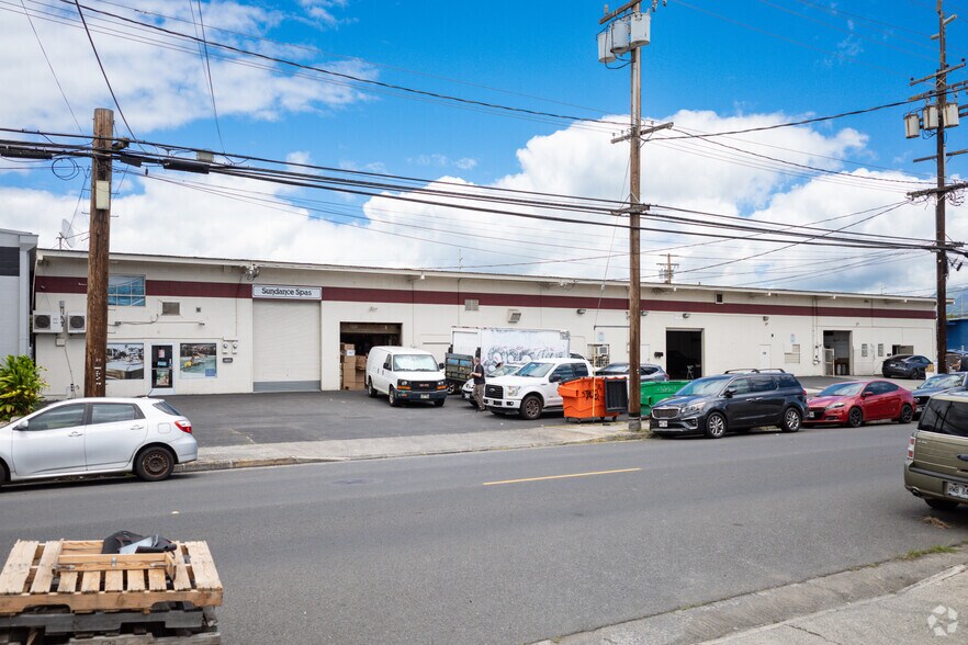 More Photos Of 3140 Koapaka, Honolulu Warehouse For Lease